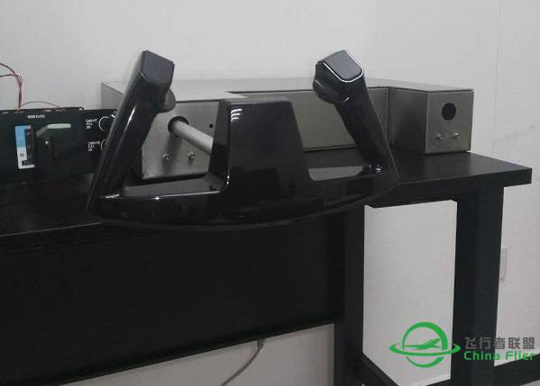 新鲜出炉的全动型飞行模拟器的外设大摇杆 第一时间给坛友-7984 