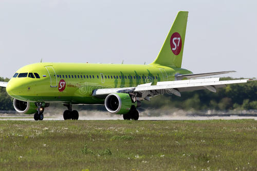 人生中第一次坐飞机，坐的是这家航空公司的飞机。-8555 