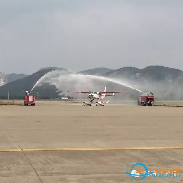 上海飞舟山的一架水上飞机昨撞桥坠毁!机上5人死亡,乘客全是记者!-522 