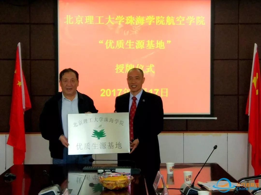驾驶战斗机,自装波音737模拟驾驶舱,这个学校学生太强!-2017 