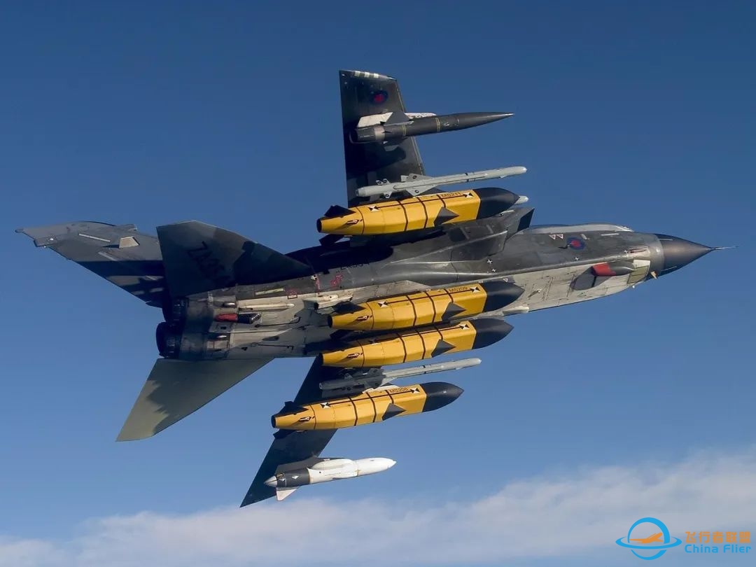 展示SCALP-EG导弹,试用F-16模拟器,泽连斯基视察乌军基地-190 