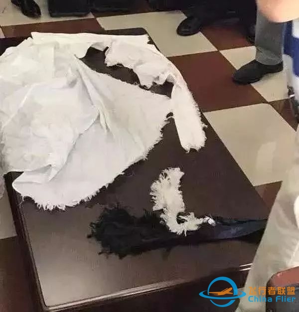 玻璃破裂再度引发“空中浩劫”,一根安全带换回川航生还奇迹-4707 