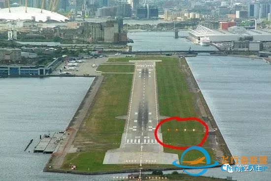 飞机是怎样在降落的时候对准跑道的?-7585 