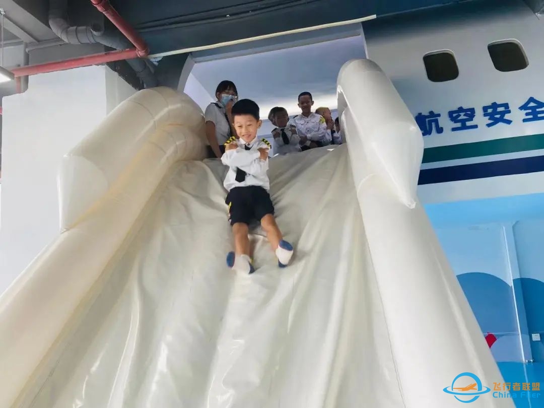 5.1/5深圳王牌小机长已就绪,1:1还原驾驶舱,沉浸式模拟开飞机!-8788 