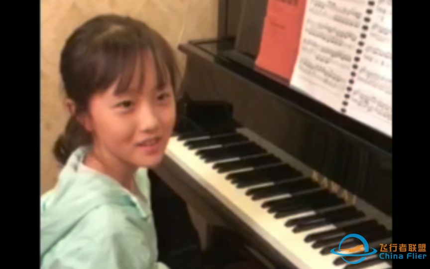 很难想象六年前这么可爱的小女孩如今成长成了一个抽象女黑子-2718 